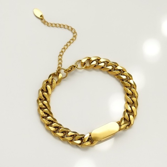 Link Chain Bracelet | Gold Plated Stainless Steel - Picture 2 of 3